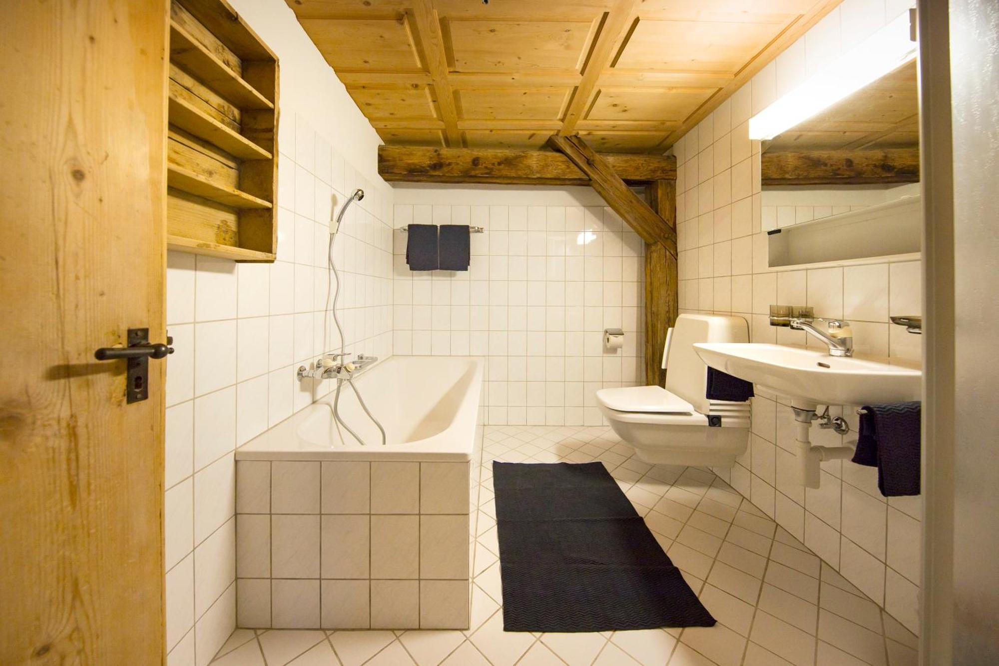 Hotel Chasa Chalavaina Mustair Room photo